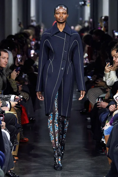 Look 3